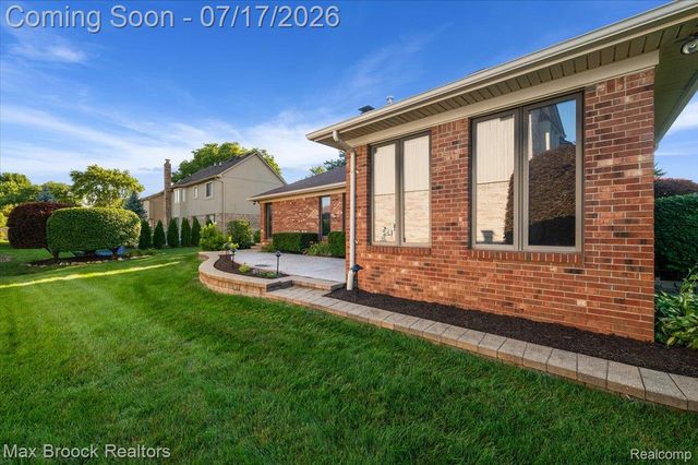 43909 Welland Drive, Clinton Charter Township, MI 48038