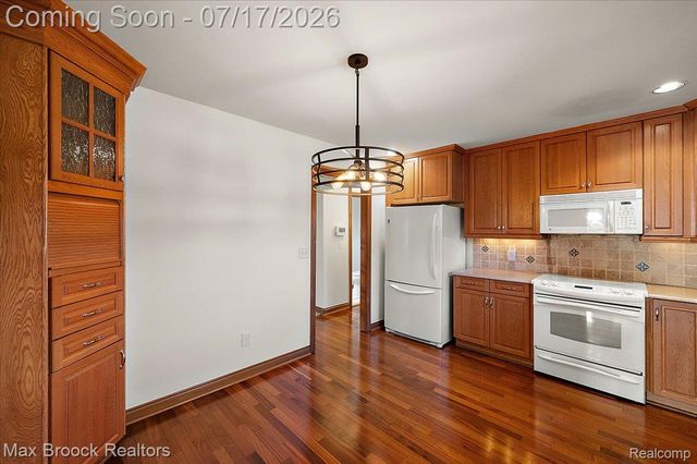 43909 Welland Drive, Clinton Charter Township, MI 48038
