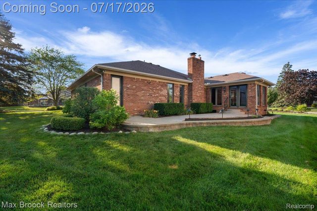 43909 Welland Drive, Clinton Charter Township, MI 48038