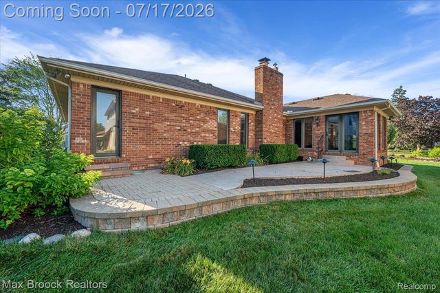 43909 Welland Drive, Clinton Charter Township, MI 48038
