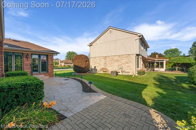 43909 Welland Drive, Clinton Charter Township, MI 48038
