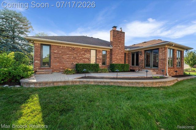 43909 Welland Drive, Clinton Charter Township, MI 48038