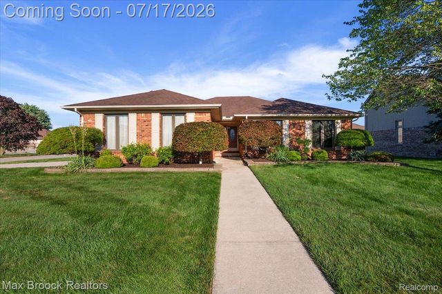 43909 Welland Drive, Clinton Charter Township, MI 48038
