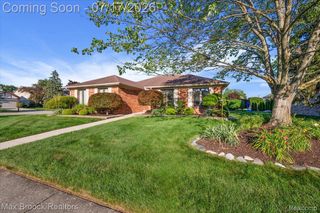 43909 Welland Drive, Clinton Charter Township, MI 48038