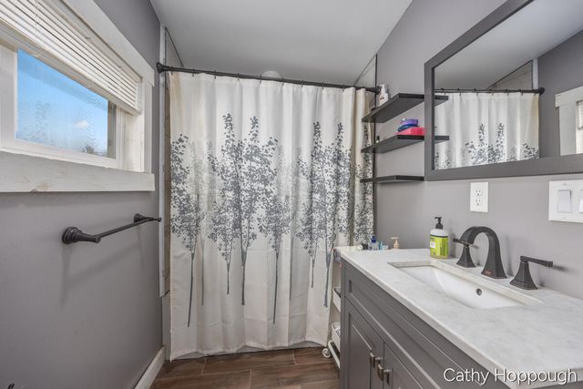 824 5th Avenue, Lake Odessa Vllg, MI 48849