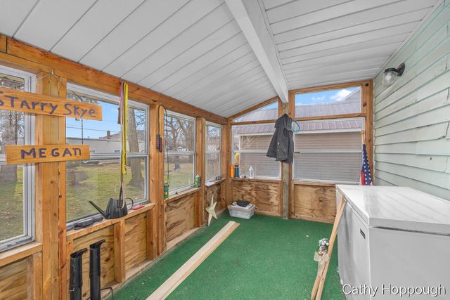 824 5th Avenue, Lake Odessa Vllg, MI 48849