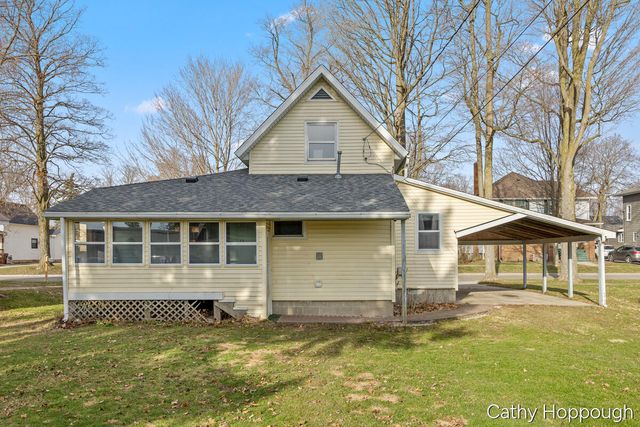 824 5th Avenue, Lake Odessa Vllg, MI 48849