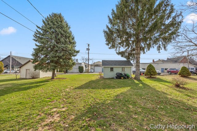 824 5th Avenue, Lake Odessa Vllg, MI 48849