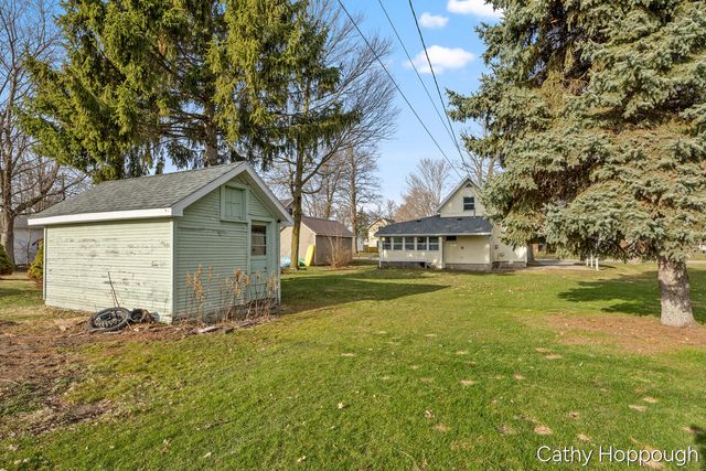 824 5th Avenue, Lake Odessa Vllg, MI 48849