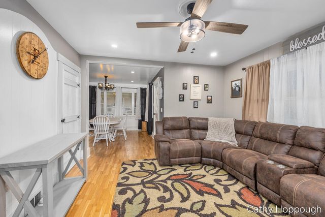 824 5th Avenue, Lake Odessa Vllg, MI 48849