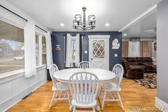 824 5th Avenue, Lake Odessa Vllg, MI 48849