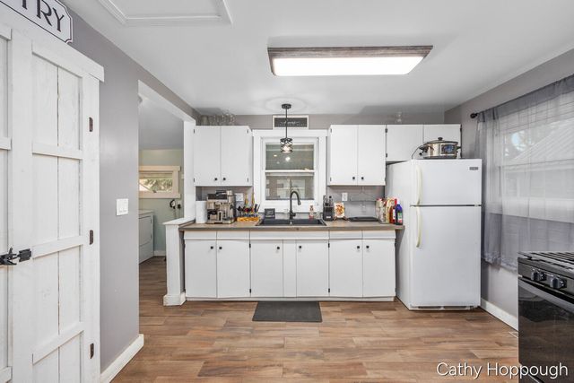 824 5th Avenue, Lake Odessa Vllg, MI 48849