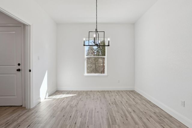 111 Kingwood DR, Elgin, TX 78621