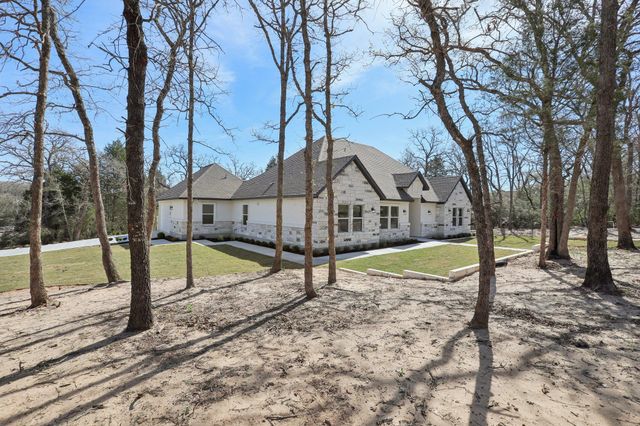 111 Kingwood DR, Elgin, TX 78621