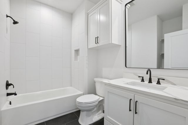 111 Kingwood DR, Elgin, TX 78621