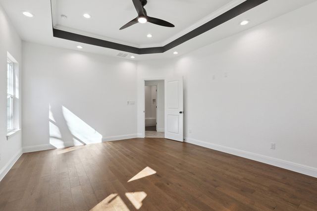 111 Kingwood DR, Elgin, TX 78621