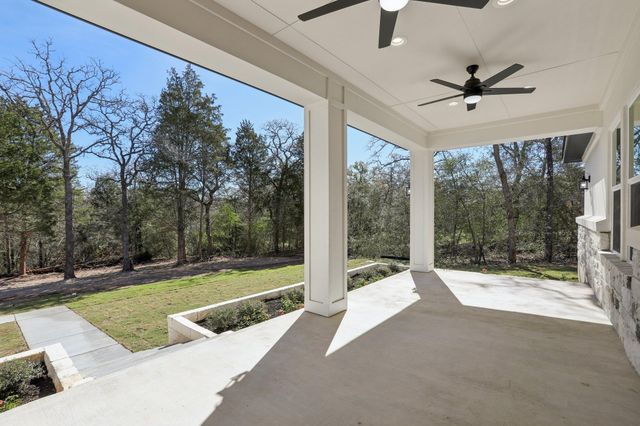 111 Kingwood DR, Elgin, TX 78621