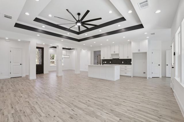 111 Kingwood DR, Elgin, TX 78621