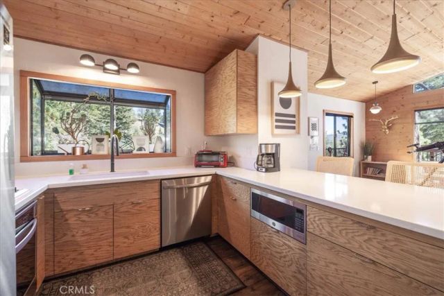 1231 Ridge, Fawnskin, CA 92333