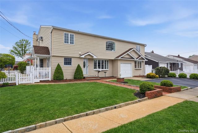 450 Ocean Avenue, Massapequa Park, NY 11762