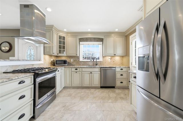 450 Ocean Avenue, Massapequa Park, NY 11762