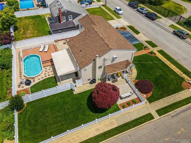 450 Ocean Avenue, Massapequa Park, NY 11762