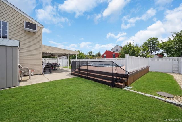 450 Ocean Avenue, Massapequa Park, NY 11762