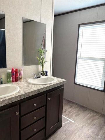 9917 Grapefruit Drive, Edcouch, TX 78538