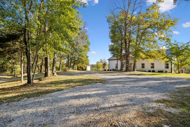 6060 Washer Rd, Lyles, TN 37098