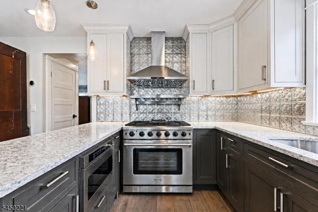 1074 Colfax Ave, Pompton Lakes Boro, NJ 07442
