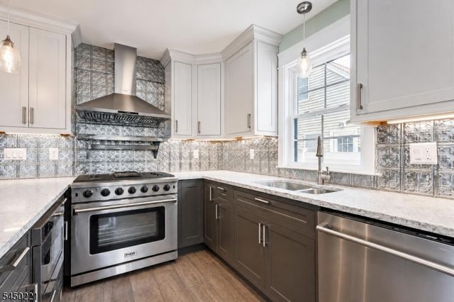 1074 Colfax Ave, Pompton Lakes Boro, NJ 07442