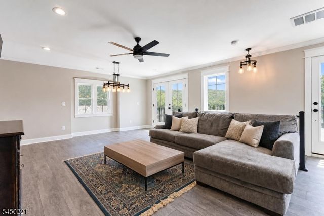1074 Colfax Ave, Pompton Lakes Boro, NJ 07442