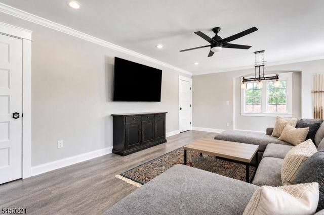 1074 Colfax Ave, Pompton Lakes Boro, NJ 07442