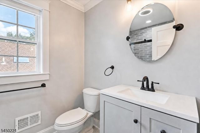 1074 Colfax Ave, Pompton Lakes Boro, NJ 07442