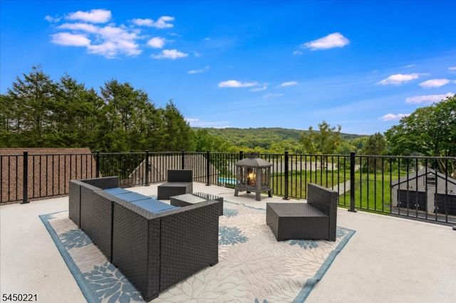 1074 Colfax Ave, Pompton Lakes Boro, NJ 07442