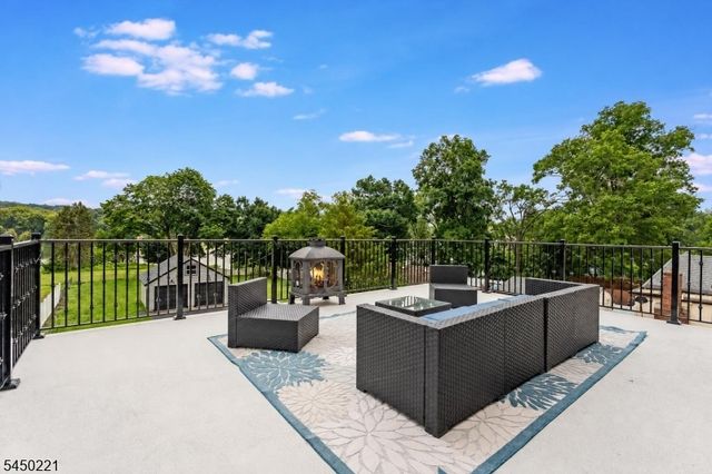 1074 Colfax Ave, Pompton Lakes Boro, NJ 07442