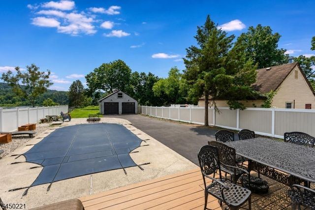 1074 Colfax Ave, Pompton Lakes Boro, NJ 07442