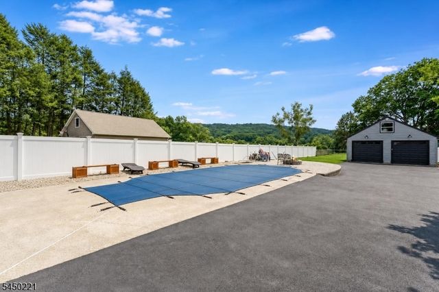 1074 Colfax Ave, Pompton Lakes Boro, NJ 07442