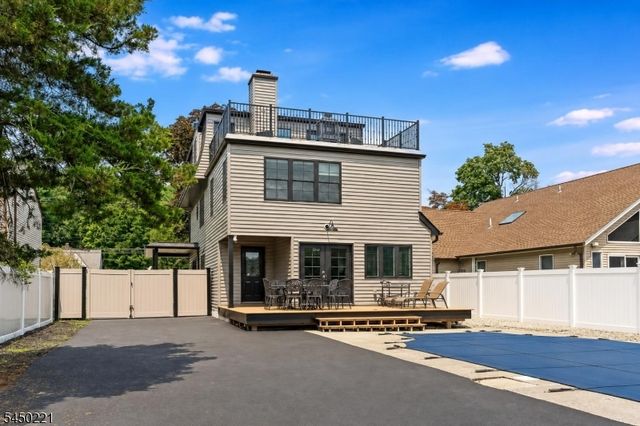 1074 Colfax Ave, Pompton Lakes Boro, NJ 07442