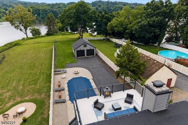 1074 Colfax Ave, Pompton Lakes Boro, NJ 07442