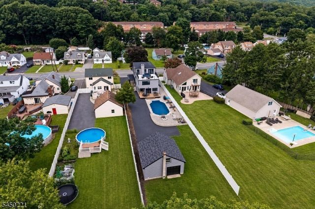 1074 Colfax Ave, Pompton Lakes Boro, NJ 07442