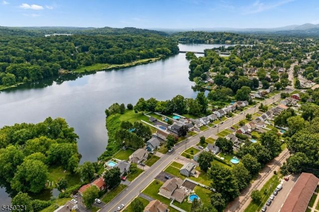 1074 Colfax Ave, Pompton Lakes Boro, NJ 07442