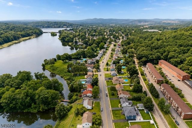 1074 Colfax Ave, Pompton Lakes Boro, NJ 07442