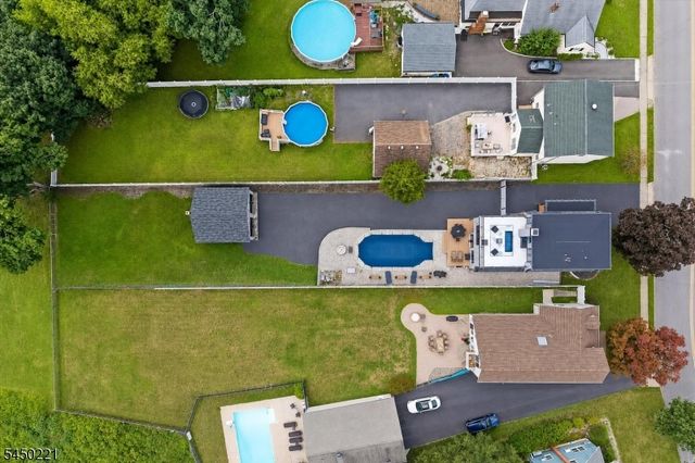 1074 Colfax Ave, Pompton Lakes Boro, NJ 07442