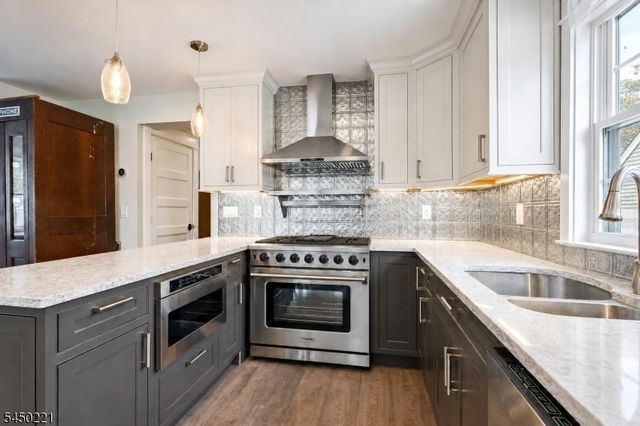 1074 Colfax Ave, Pompton Lakes Boro, NJ 07442