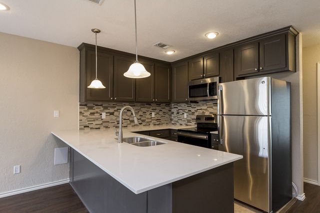 4545 Live Oak St Avenue 302, Dallas, TX 75204