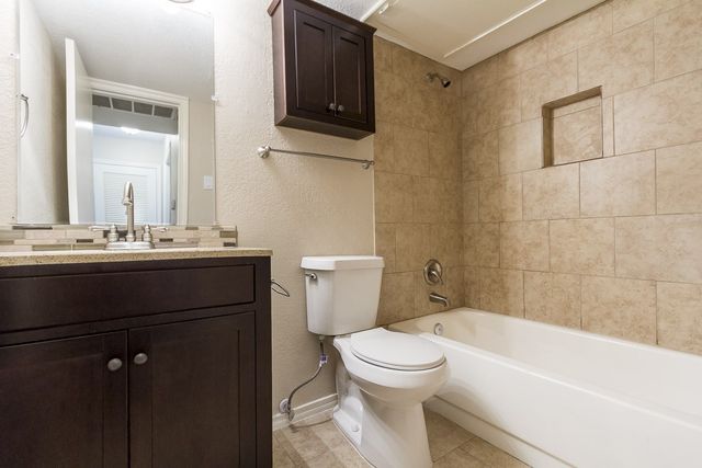 4545 Live Oak St Avenue 302, Dallas, TX 75204