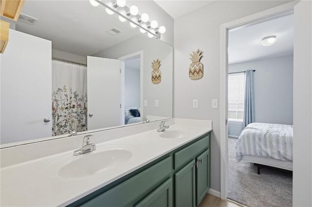 2140 SW Gooseberry Lane, Lee's Summit, MO 64082