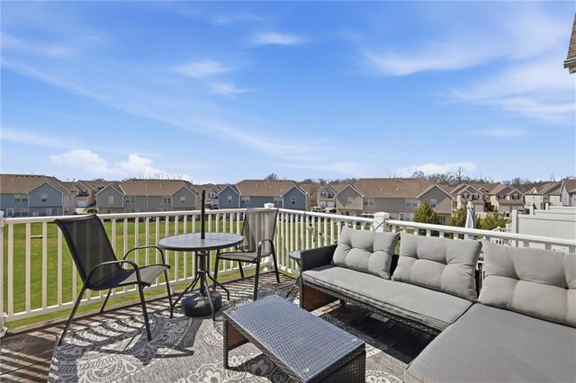 2140 SW Gooseberry Lane, Lee's Summit, MO 64082