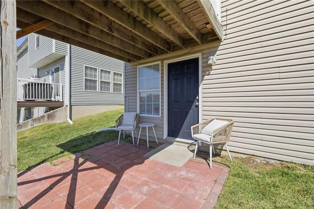 2140 SW Gooseberry Lane, Lee's Summit, MO 64082